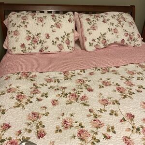 Elegant Royal Court Rosemary Pink Floral Rose 3 pc Quilt Set